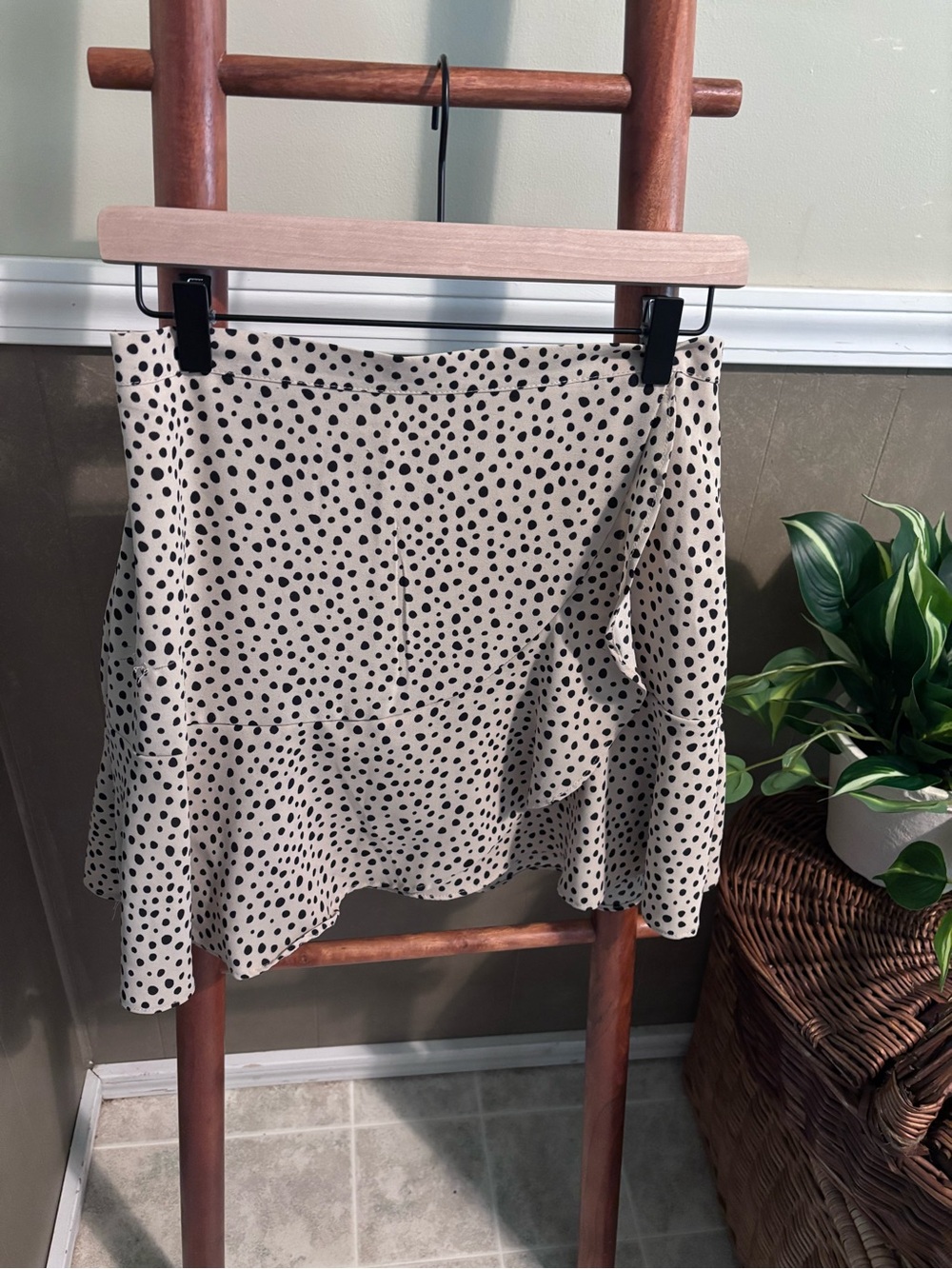 Mi Ami Beige Polka Dot Cheetah Ruffle Mini Skirt - Women's